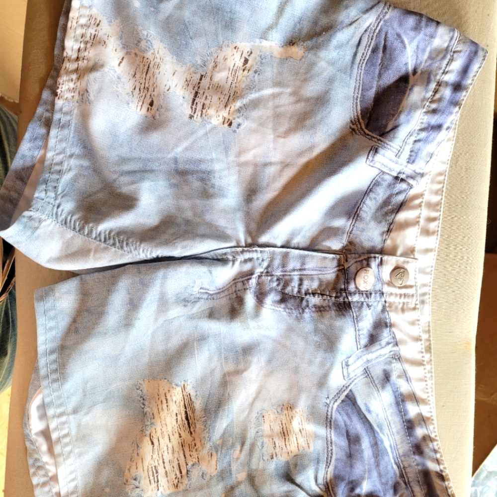 Roxy "fake cut-off" look board shorts